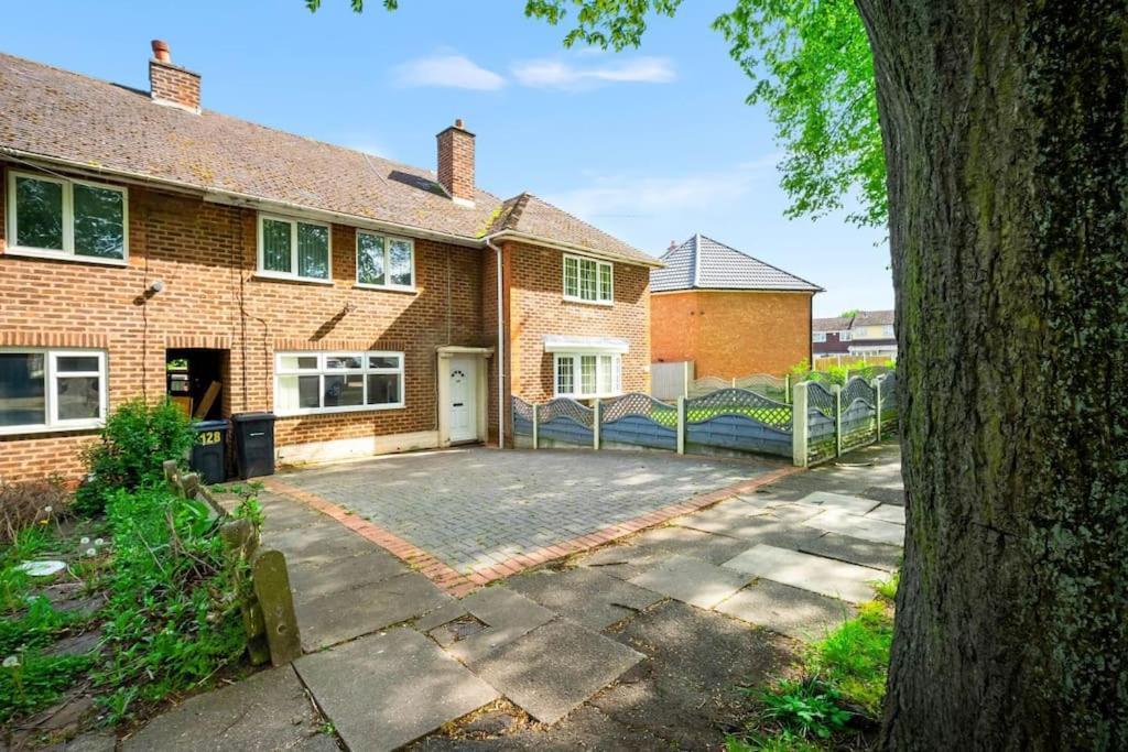 Holiday home Jlr, Nec, B'ham, Contractors *